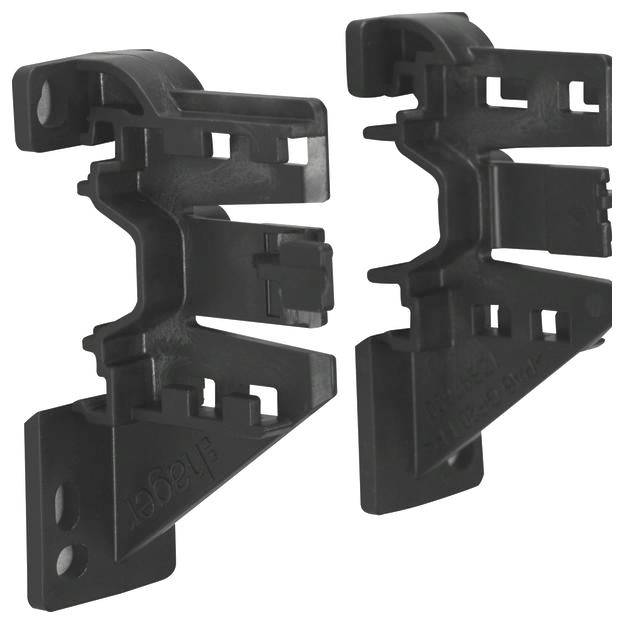 Dwie czarne uchwyty z tworzywa sztucznego z prostokątnymi wycięciami. Są one symetryczne i nadają się do mocowania na płaskich powierzchniach.