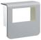 Szara pokrywa elektrycznej rozdzielni z prostokątnym otworem, służąca do zakrycia i estetycznego uatrakcyjnienia instalacji elektrycznych.