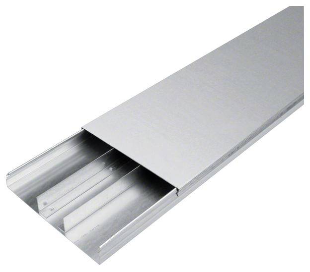 Srebrny aluminiowy system prowadzenia kabli, używany do prowadzenia i ochrony przewodów elektrycznych.
