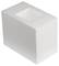 Biały blok styropianowy z zagłębieniem w kształcie kwadratu u góry, na jasnym tle.