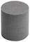 Szary, cylindryczny blok pianki. Często stosowany jako filtr lub element tłumiący w zastosowaniach technicznych.