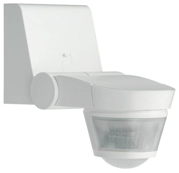 Biała, prostokątna kamera bezpieczeństwa z czujnikiem ruchu, zamontowana na uchwycie ściennym, przeznaczona do monitorowania obszarów.