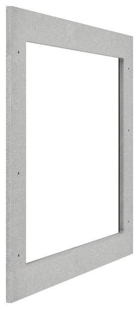 Metalowy, szary, kwadratowy ramka na zdjęcia z prostokątnym wycięciem wewnętrznym, bez dodatkowych dekoracji lub zawartości.