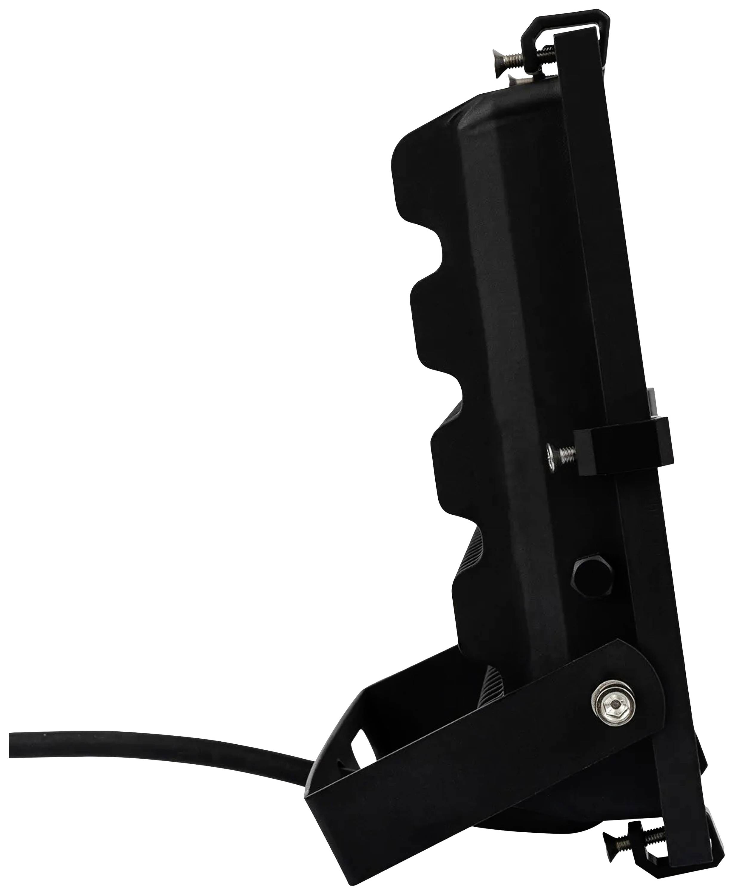 Czarny reflektor LED widziany z boku, zamontowany na wsporniku z przewodem.