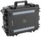 Czarny, wytrzymały kufer transportowy z uchwytem i zamknięciami, idealny do ochrony i przewozu delikatnych urządzeń. Marka 'DICOTA'.