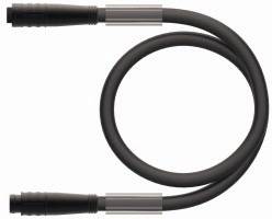 Czarny kabel audio z dwoma wtykami, po jednym na każdym końcu, leży w luźnej pętli na białym tle.