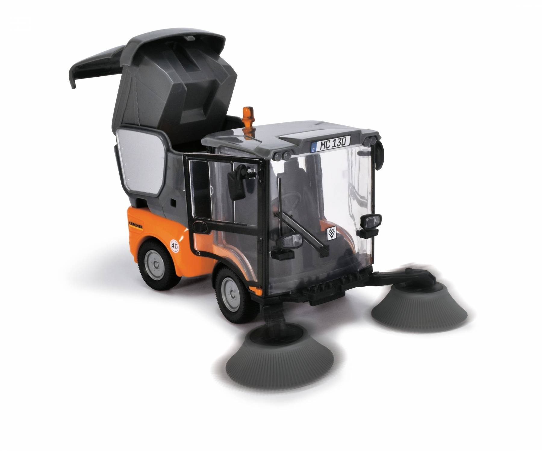 Mały, pomarańczowy samochód do czyszczenia ulic z wirującymi szczotkami z przodu. Kabina kierowcy z przejrzystymi oknami.