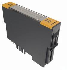 Czarna elektroniczna komponenta z pomarańczowymi detalami i wieloma złączami od spodu, prawdopodobnie element przemysłowy.