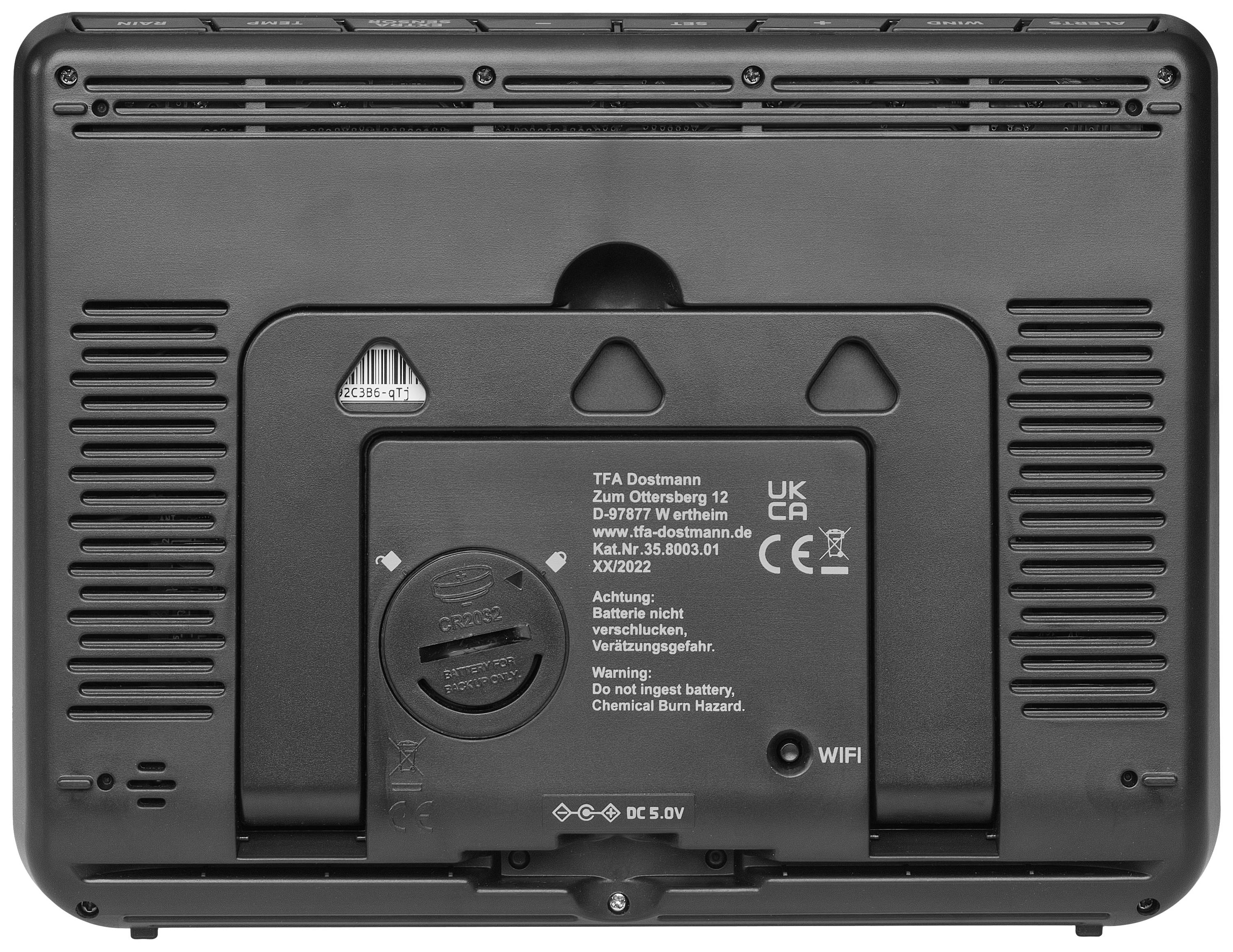 Tylna strona urządzenia elektronicznego z adresem producenta, numerem modelu i ostrzeżeniami. Zawiera logo WLAN i gniazdo zasilania DC.