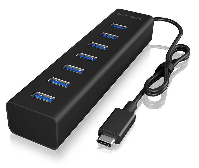 Czarny hub USB z siedmioma niebieskimi portami USB i wtyczką USB-C, przeznaczony do podłączania wielu urządzeń.