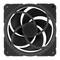 Kwadratowy, czarny wentylator komputerowy z pięcioma łopatkami, umieszczony centralnie w czarnej obudowie.