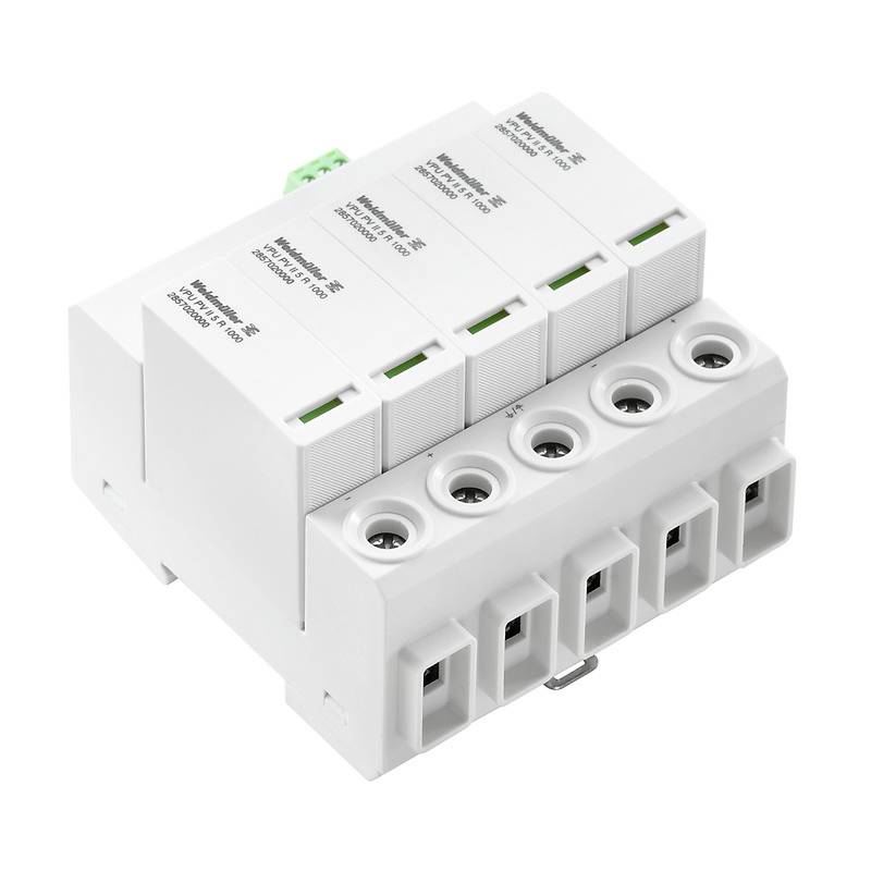 Białe, modułowe urządzenie elektryczne zabezpieczające przed przepięciami, wyposażone w wielokrotne przyłącza i zielone oznaczenia.