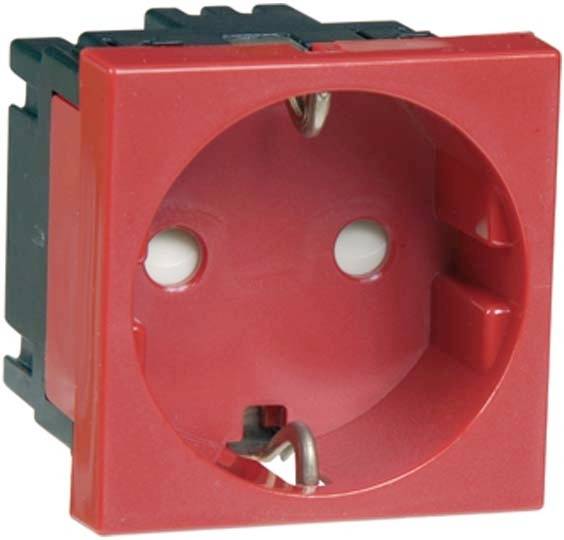 Czerwone gniazdo elektryczne z bolcem ochronnym bez pokrywy, przystosowane do różnych wtyczek elektrycznych; służy do podłączenia do sieci elektrycznej.