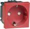 Czerwone gniazdo elektryczne z bolcem ochronnym bez pokrywy, przystosowane do różnych wtyczek elektrycznych; służy do podłączenia do sieci elektrycznej.