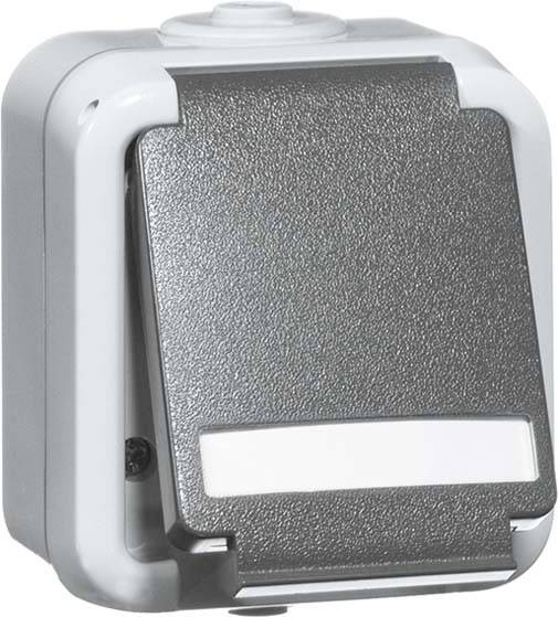 Zewnętrzne gniazdo elektryczne z osłoną ochronną, w kolorze szarym. Posiada klapkę, którą można zamknąć, chroniąc przed wpływami atmosferycznymi.