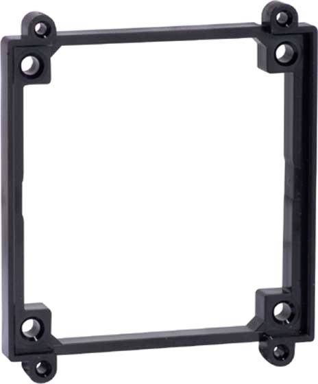 Prostokątna czarna rama z tworzywa sztucznego o zaokrąglonych narożnikach, wyposażona w osiem otworów mocujących, przeznaczona do celów montażowych.