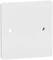Biała, kwadratowa płytka maskująca z dwoma otworami, prawdopodobnie do instalacji przełączników elektrycznych lub gniazd.
