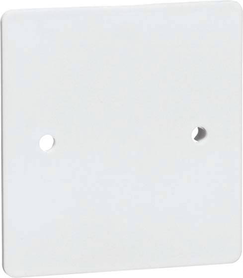 Biała pokrywa z dwoma otworami mocującymi, w kształcie prostokąta. Odpowiednia do osłon przełączników elektrycznych lub gniazd wtykowych.