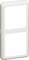 Biała, prostokątna rama z tworzywa sztucznego z dwoma identycznymi otworami, prawdopodobnie przeznaczona na włączniki lub gniazdka elektryczne.
