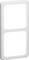 Biała plastikowa osłona ramki z dwoma prostokątnymi otworami, odpowiednia dla podwójnych gniazd elektrycznych lub modułów łączników.
