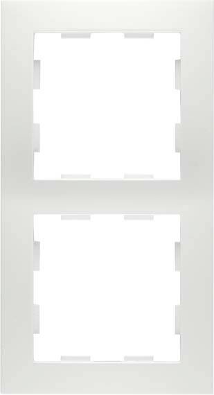 Biała, prostokątna podwójna płyta maskująca z dwoma otworami do instalacji włączników lub gniazd elektrycznych.