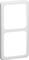 Podwójna ramka na włączniki lub gniazdka, biała, ułożona pionowo. Odpowiednia do zakrycia dwóch przełączników lub gniazd.