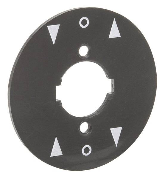 Czarna, okrągła tarcza z dwoma małymi i jednym dużym otworem pośrodku, oznaczona białymi strzałkami i kołami na obwodzie.