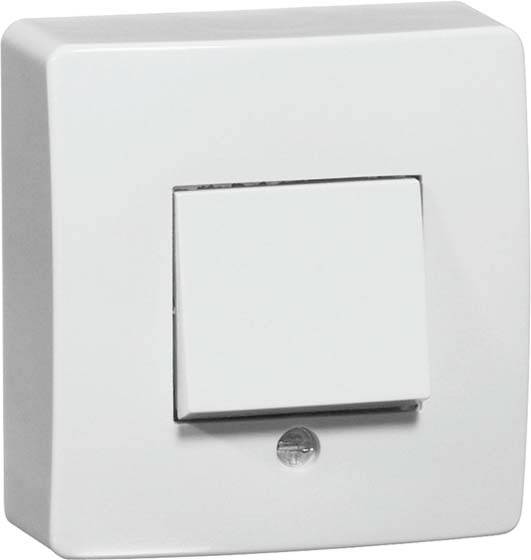 Włącznik światła w pozycji wyłączonej na białej ścianie, o kwadratowym kształcie, zamontowany centralnie na powierzchni.