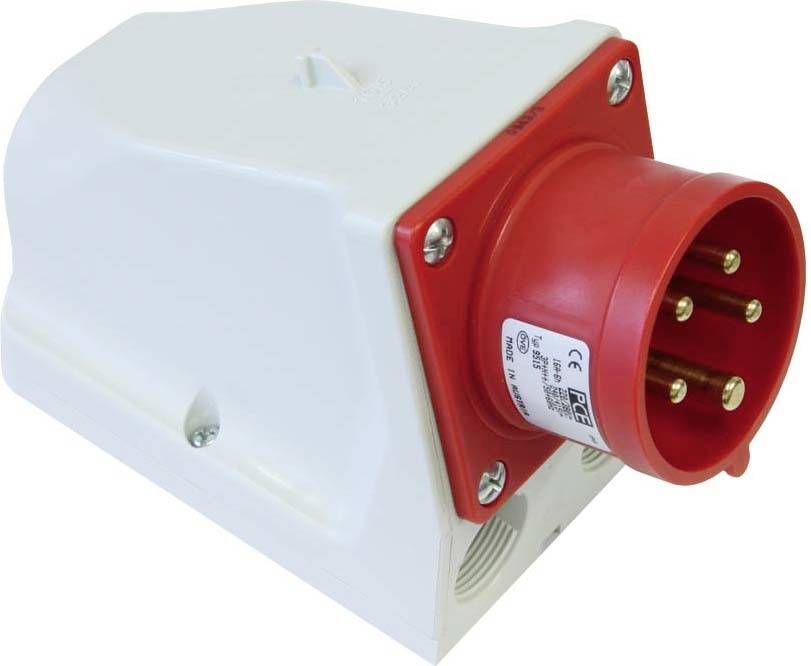 Czerwona, przemysłowa wtyczka z pięcioma stykami, zamocowana na białej obudowie. Odpowiednia do zastosowań wysokonapięciowych.