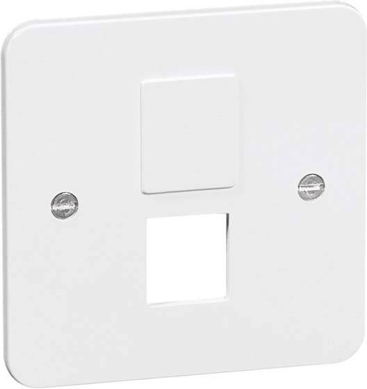 Biała płyta ścienna z dwoma śrubami i kwadratowym otworem u dołu, przeznaczona do podłączenia sieci lub telefonu.