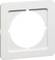 Biała kwadratowa osłona ramowa z okrągłym wycięciem pośrodku, stosowana do mocowania na ścianie.