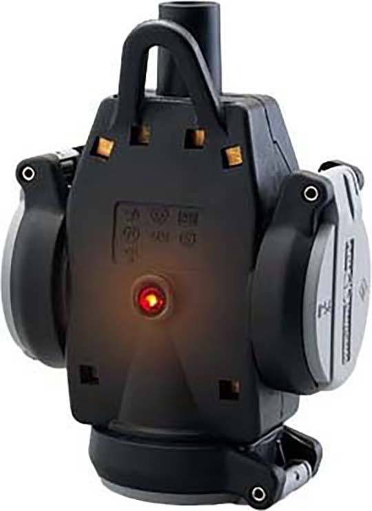 Czarny elektryczny przełącznik z czerwoną kontrolką pośrodku, otoczony dwoma szarymi przyciskami po bokach, stojący samodzielnie.