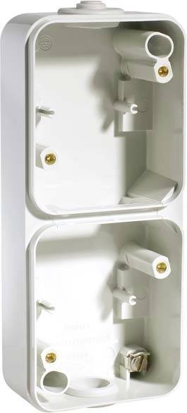 Pusta, dwuczęściowa skrzynka plastikowa z otworami do montażu ściennego, prawdopodobnie przeznaczona do instalacji elektrycznych.