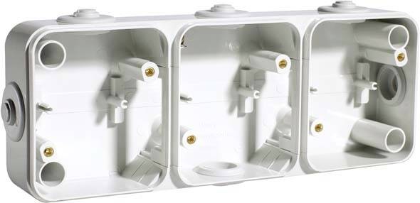 Szare podtynkowe pudełko rozdzielcze z trzema przegrodami, odpowiednie do instalacji gniazd lub włączników w ścianach.