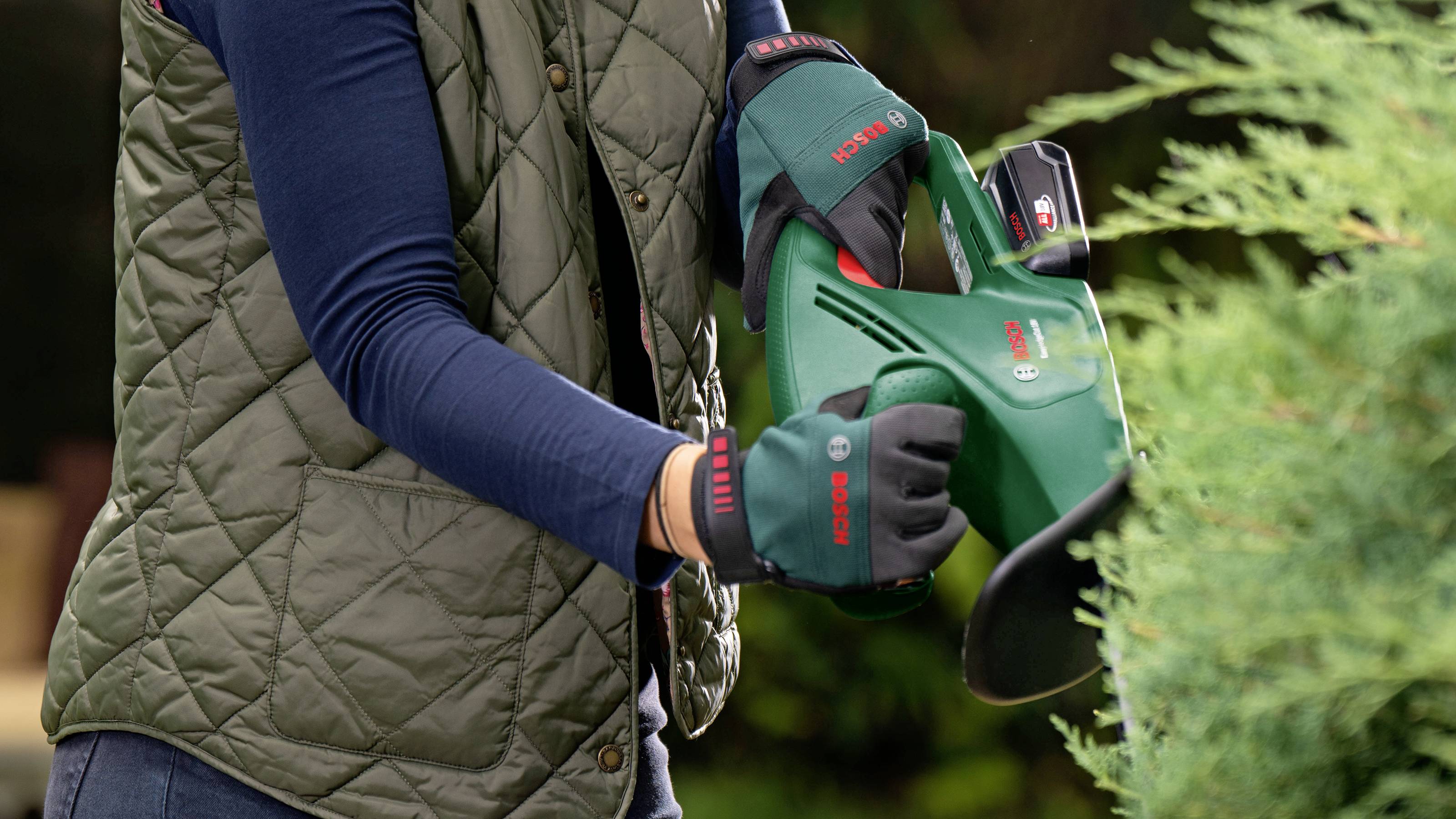 Акумуляторний тример для живоплоту Bosch Home and Garden EasyHedgeCut 18V-52-13 з акумулятором та зарядним пристроєм, 18 В літій-і