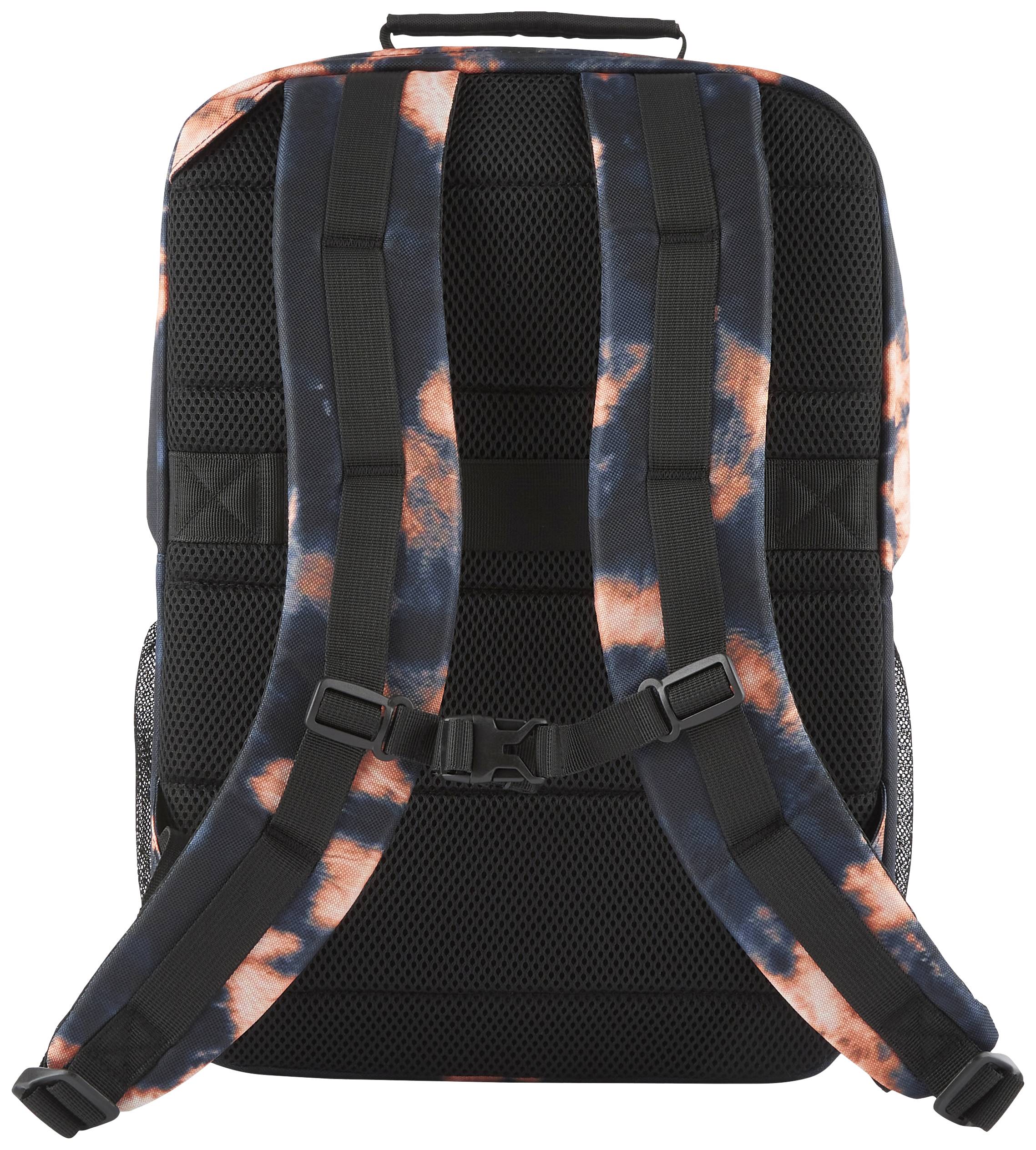 Plecak z regulowanymi, wyściełanymi paskami, widziany od tyłu, w czarno-pomarańczowy wzór.