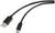 Kabel USB z wtyczką USB-A po lewej stronie i wtyczką USB-C po prawej stronie, na białym tle.