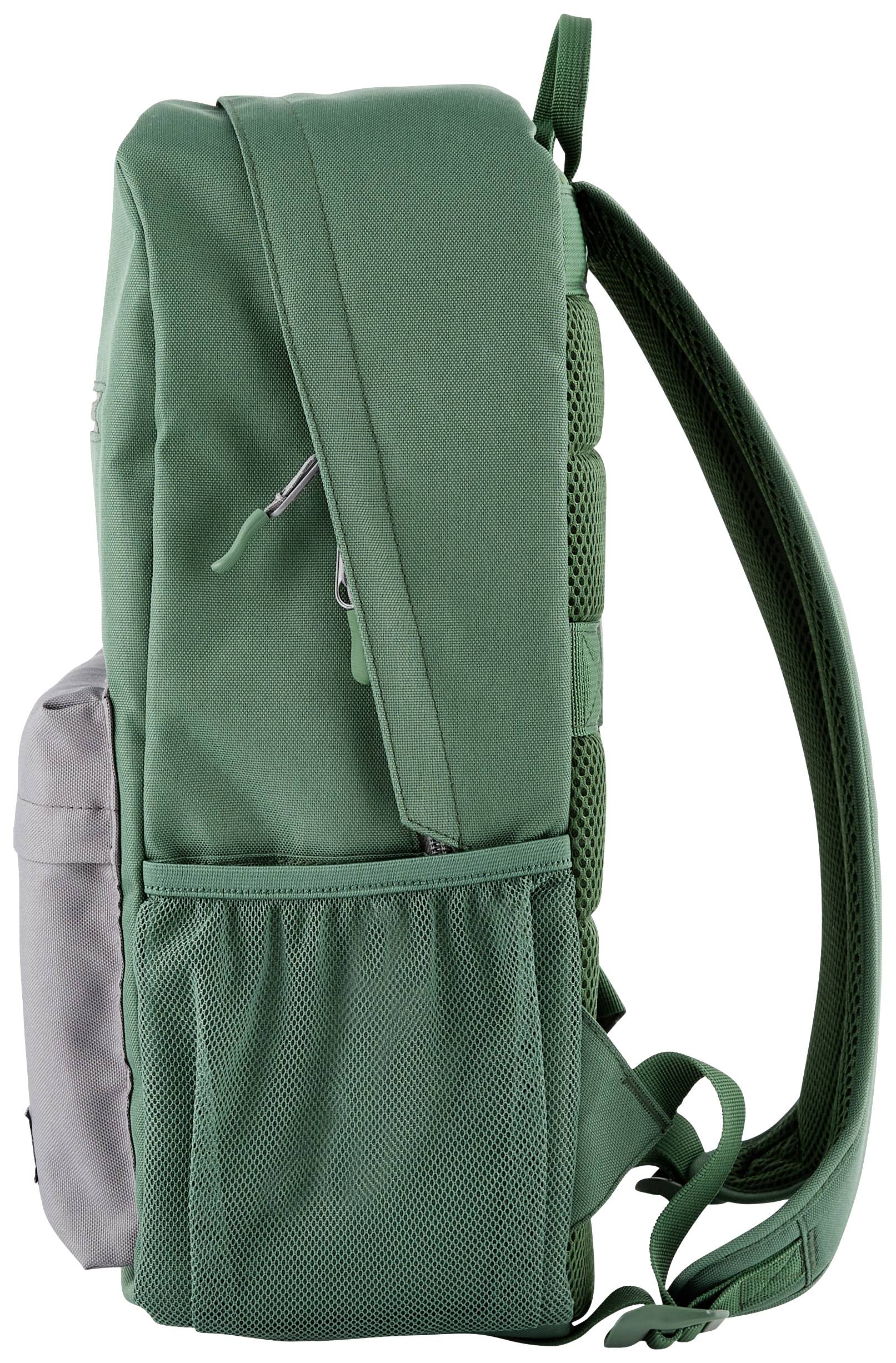 Zielony plecak z kieszeniami bocznymi i regulowanymi paskami na ramiona, widok z boku.