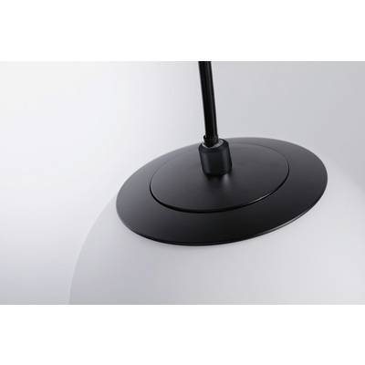 Nowoczesna lampa wisząca z czarnym elementem mocującym i białym kloszem. Elegancki i ponadczasowy design.