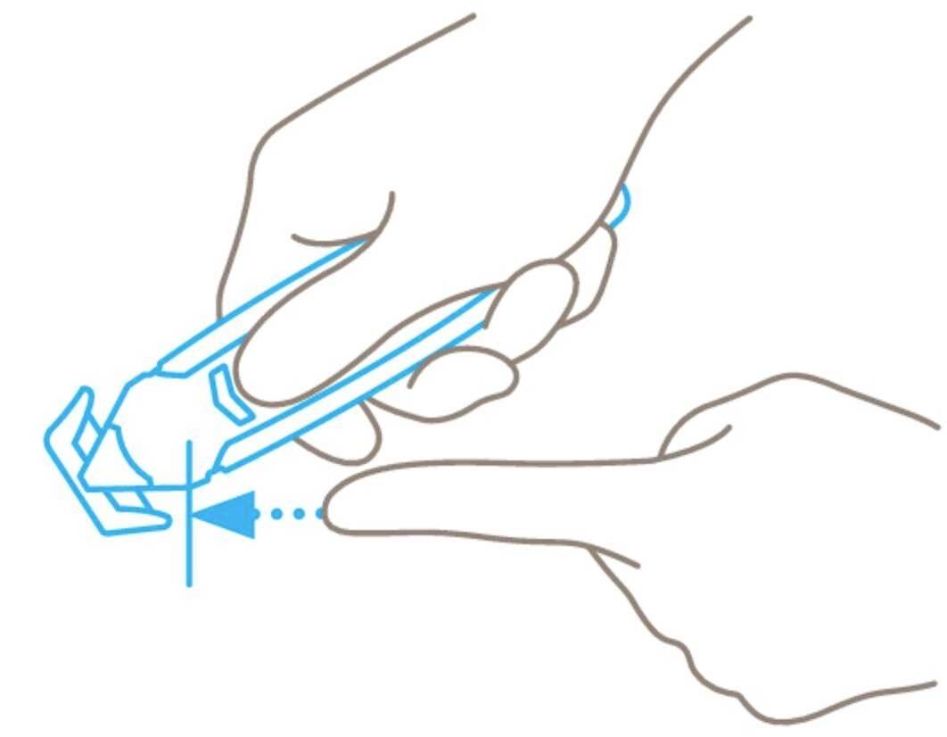Diagram przedstawia dłonie używające urządzenia do nakłucia palca. Strzałka wskazuje miejsce nakłucia na palcu.