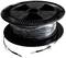 Duża, czarna szpula kablowa z nawitym kабlem światłowodowym. Kabel kończy się dwoma złączami.