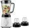 Biały blender z kawałkami owoców w pojemniku, obok niego dwa mniejsze nakładki.