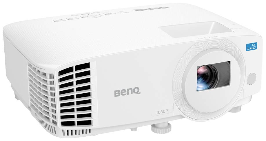 Biały projektor na płaskiej powierzchni, z widoczną soczewką i otworami wentylacyjnymi, odpowiedni do prezentacji i projekcji filmów.