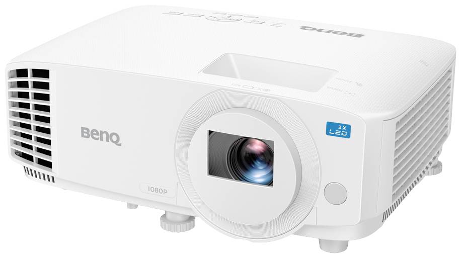 Biały projektor z logo marki 'BenQ' na górnej części obudowy. Obiektyw jest umieszczony centralnie, a szczeliny wentylacyjne znajdują się po lewej stronie.