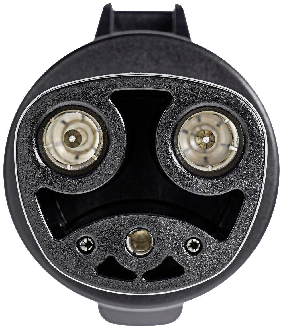 Zbliżenie złącza ładowania samochodu elektrycznego, ukazujące styki i strukturę przyłącza.