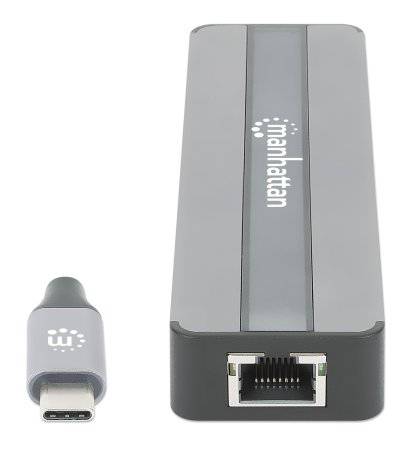 Szary adapter Ethernet firmy Manhattan z wtyczką USB-C po lewej stronie i portem Ethernet po prawej stronie, służący do podłączania urządzeń do sieci.