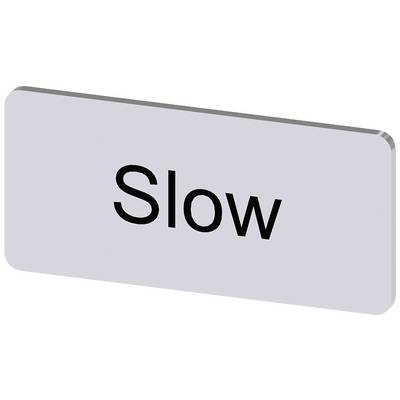 Prostokątna tablica z napisem 'Slow' czarnymi literami na szarym tle.