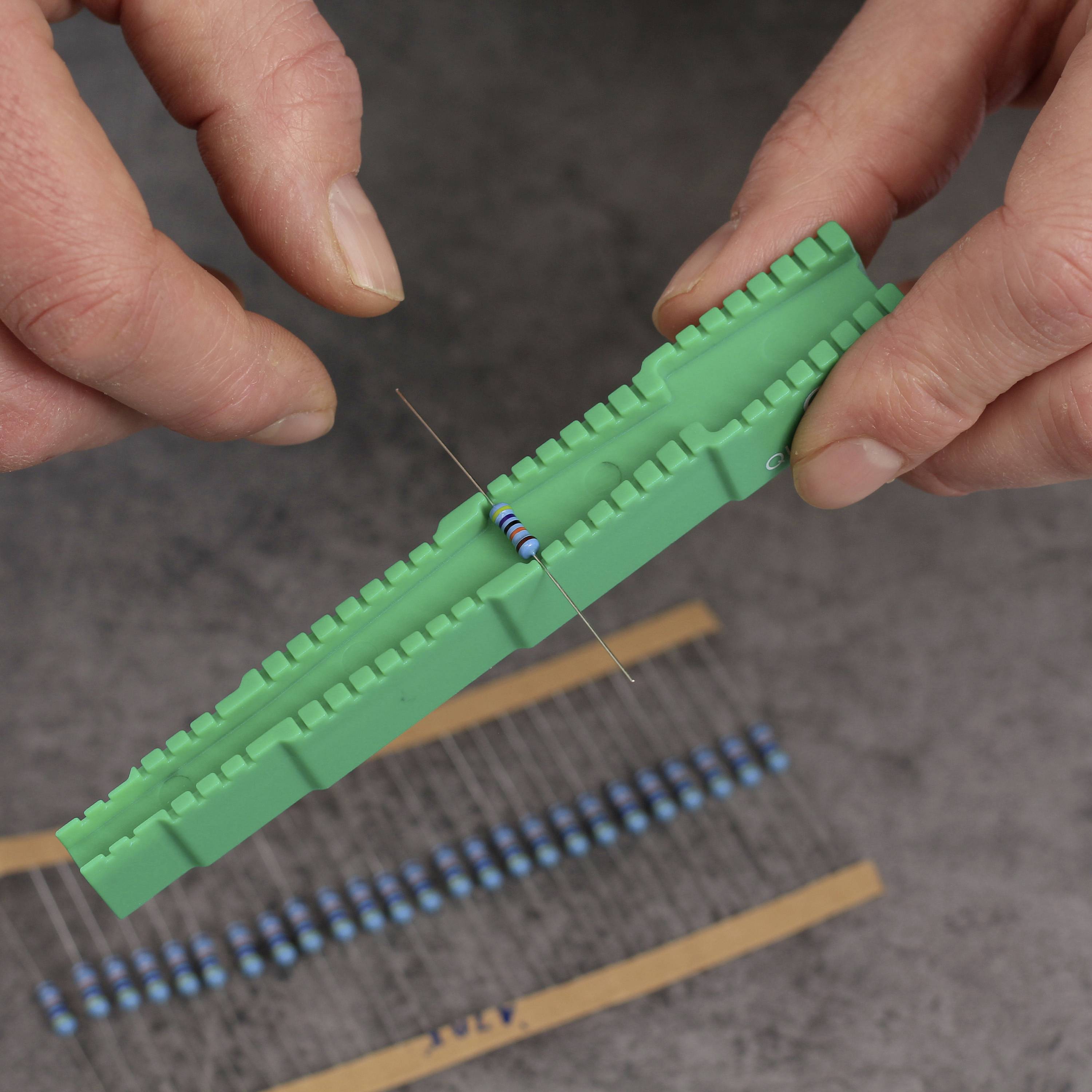 Quadrios 23P130 23P130 Металевий плівковий осьовий резистор THD 0,5 Вт 1% 2000 шт.