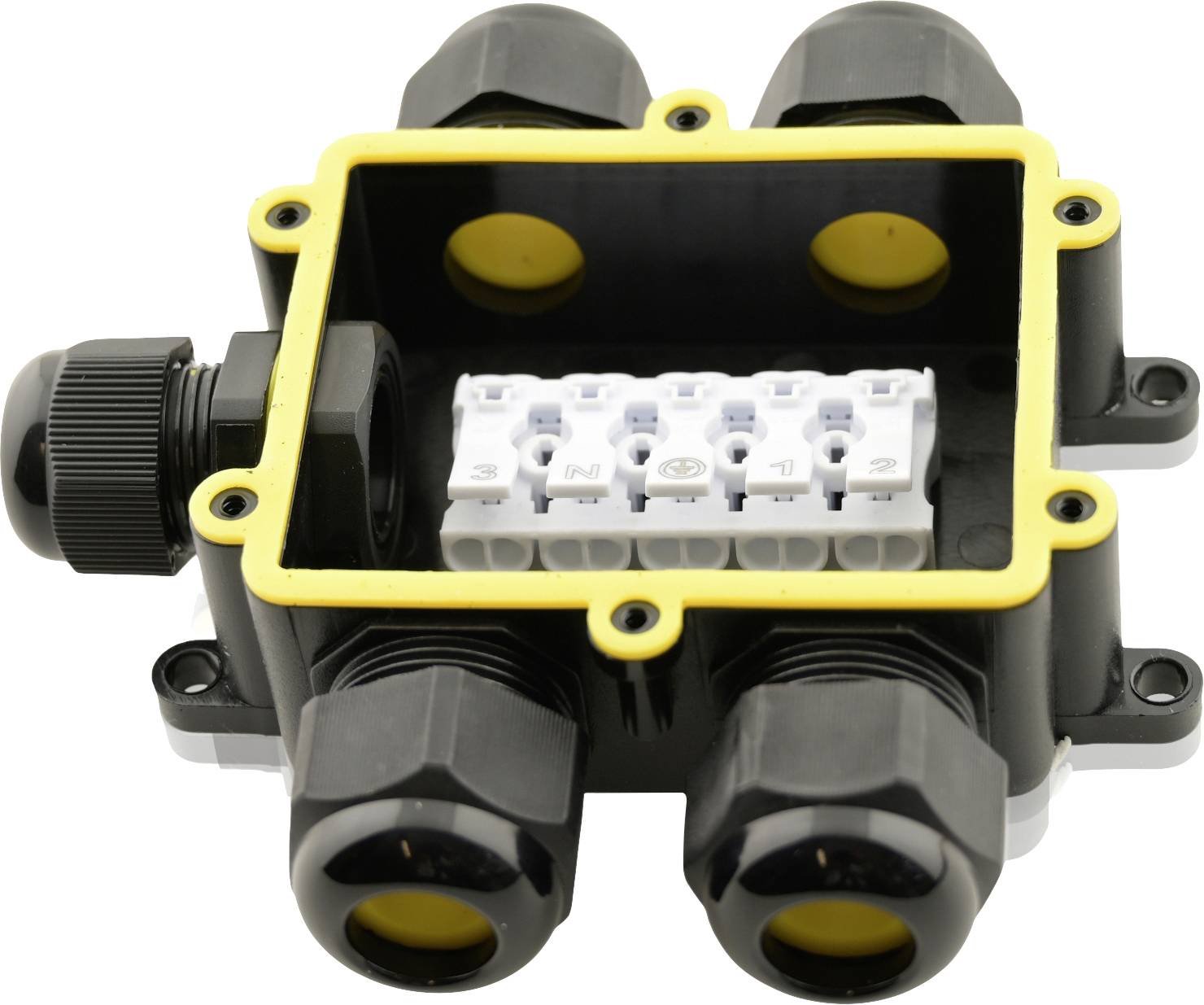 Czarna elektryczna puszka rozgałęźna z trzema dławnicami kablowymi i listwą zaciskową wewnątrz, otoczona żółtą uszczelką ochronną.