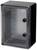 Czarna obudowa z przezroczystymi drzwiczkami, dwoma ryglami i przestrzenią wewnętrzną wyposażoną w siatkę montażową.